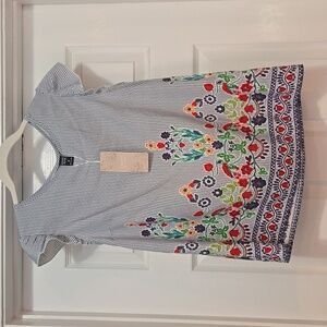 *NWT* Emery Rose Floral Top